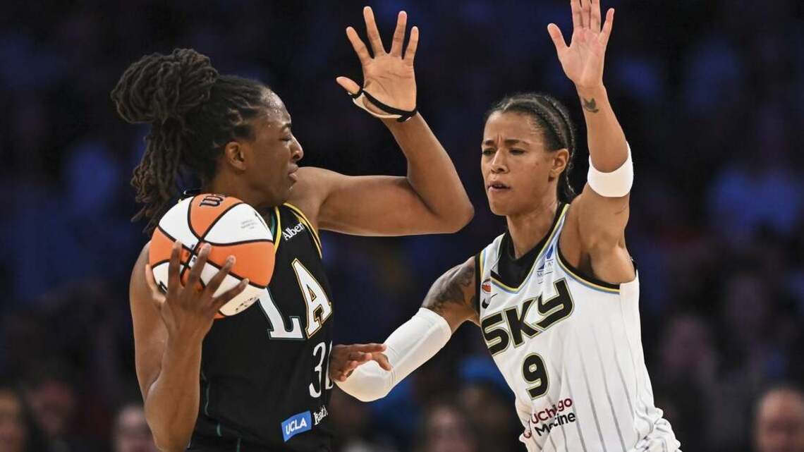 Nneka Ogwumike's big night lifts Sparks over Sky