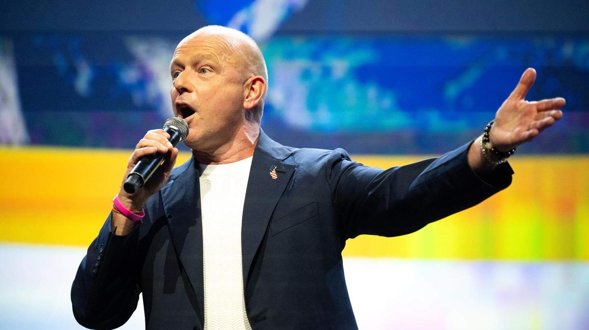 Steve Hilton, author, podcaster and business founder, speaks during a California Chamber of Commerce panel discussion with candidates for California governor on June 4, 2025, in West Sacramento. (Paul Kitagaki Jr./The Sacramento Bee/TNS)
