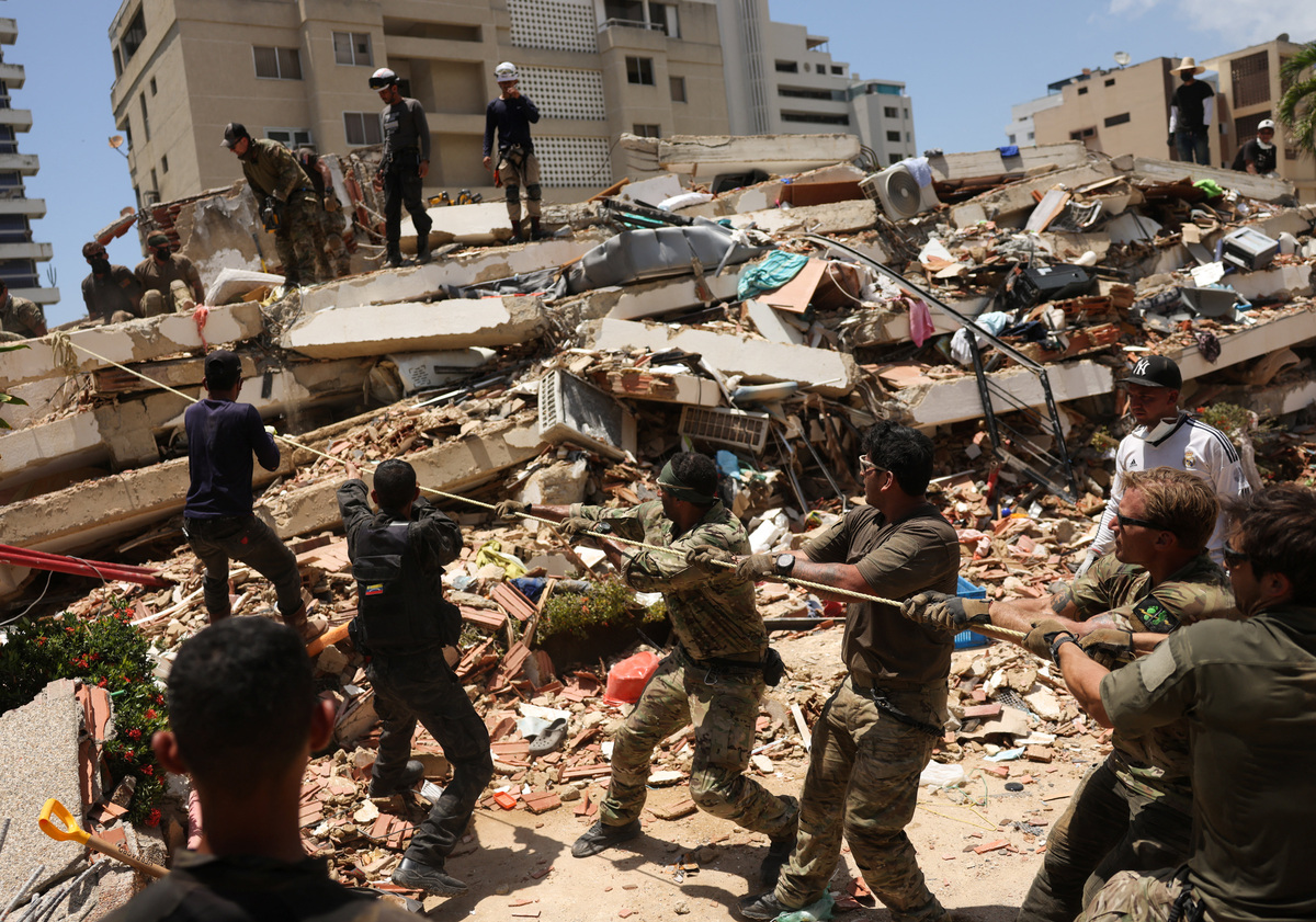 Members of the U.S. Air Force 21st Special Tactics Squadron work during a search and rescue operation for survivors and victims in the aftermath of the June 24 earthquakes, in Tanaguarena, La Guaira state, Venezuela, July 1,  2026. REUTERS/Leonardo Fernandez Viloria