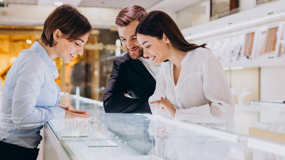 77-year-old jewelry giant will close 100 stores, shut 2 brands 