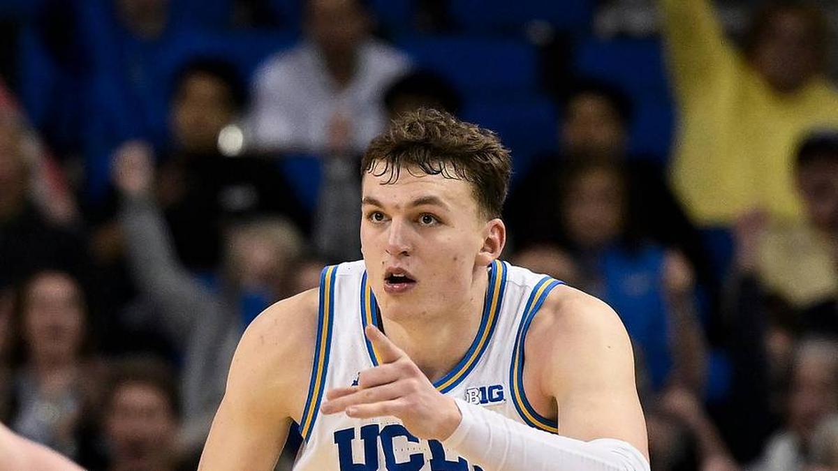 Mar 3, 2026; Los Angeles, California, USA; UCLA Bruins forward Tyler Bilodeau (34) points to teammates after hitting a 3-point jumpshot during the second half at Pauley Pavilion presented by Wescom Financial. Mandatory Credit: Robert Hanashiro-Imagn Images | Robert Hanashiro-Imagn Images 