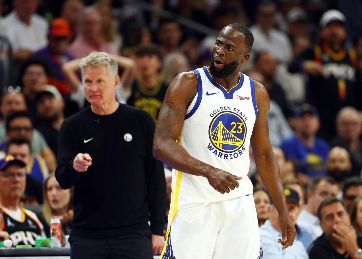  Golden State Warriors forward Draymond Green (23) reacts alongside head coach Steve Kerr against the Phoenix Suns. 