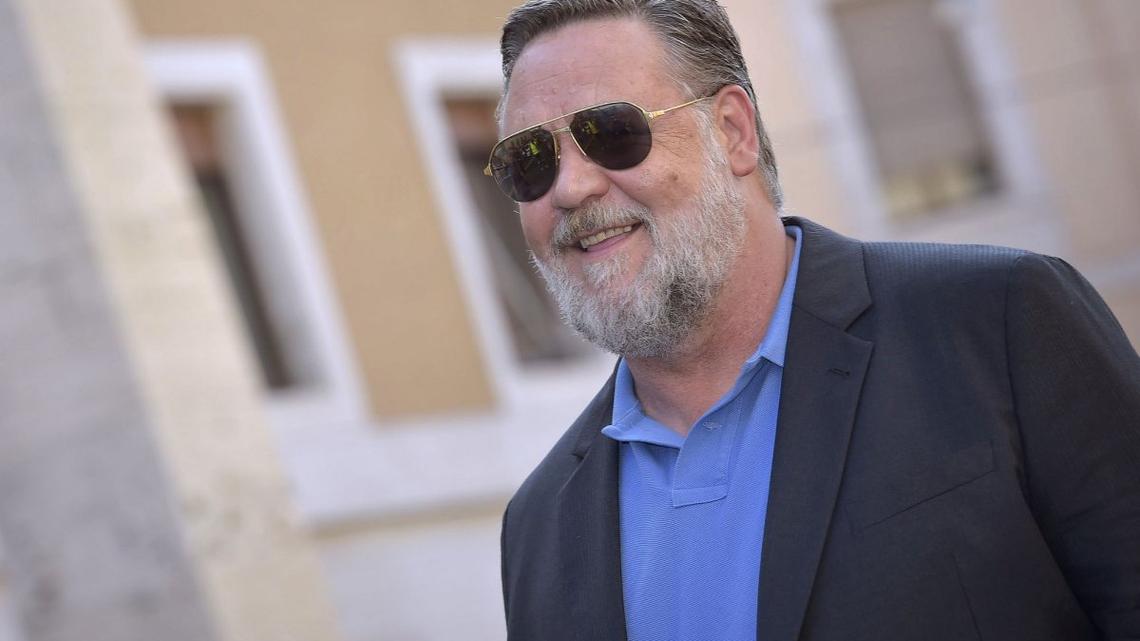 Russell Crowe: Everybody got their autograph, selfie at Paris hotel 