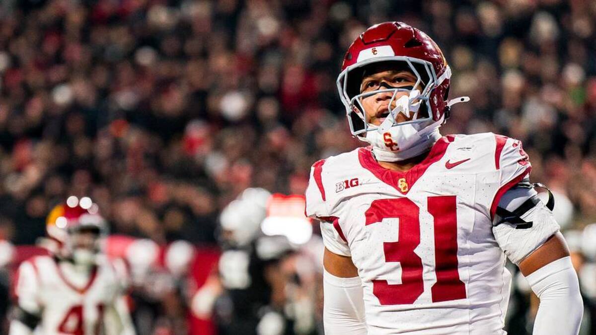  Nov 1, 2025; Lincoln, Nebraska, USA; Southern California Trojans linebacker Jadyn Walker (31) reacts after a stop against the Nebraska Cornhuskers during the fourth quarter at Memorial Stadium. Mandatory Credit: Dylan Widger-Imagn Images | Dylan Widger-Imagn Images 