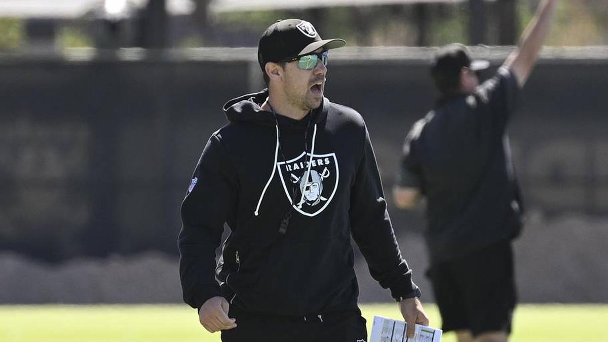 May 28, 2026; Henderson, NV, USA; Las Vegas Raiders head coach Klint Kubiak looks on during organized team activities at Intermountain Health Performance Center. Mandatory Credit: Candice Ward-Imagn Images | Candice Ward-Imagn Images 