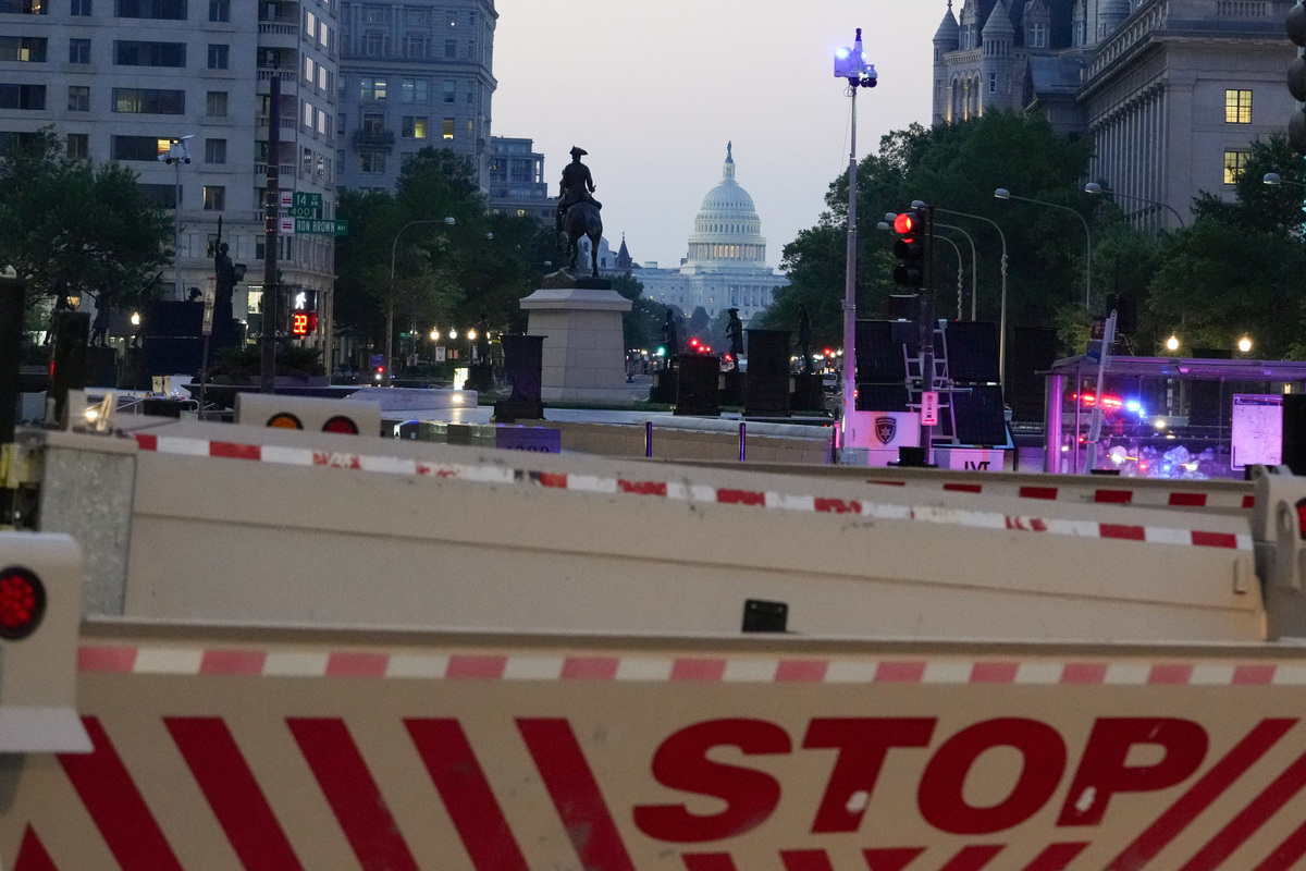 Barricades are placed near the U.S. Capitol at sunrise as day breaks ahead of Fourth of July celebrations, marking the 250th anniversary of U.S. Independence, in Washington, D.C., U.S., July 4, 2026. REUTERS/Nathan Howard