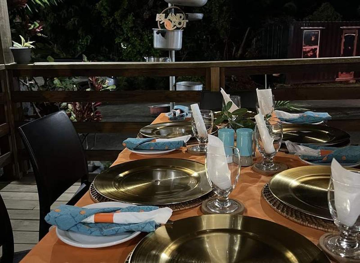  Island Pot's table setting is all about beachy laid-back charm. Photo credit: Alexa Mellardo 