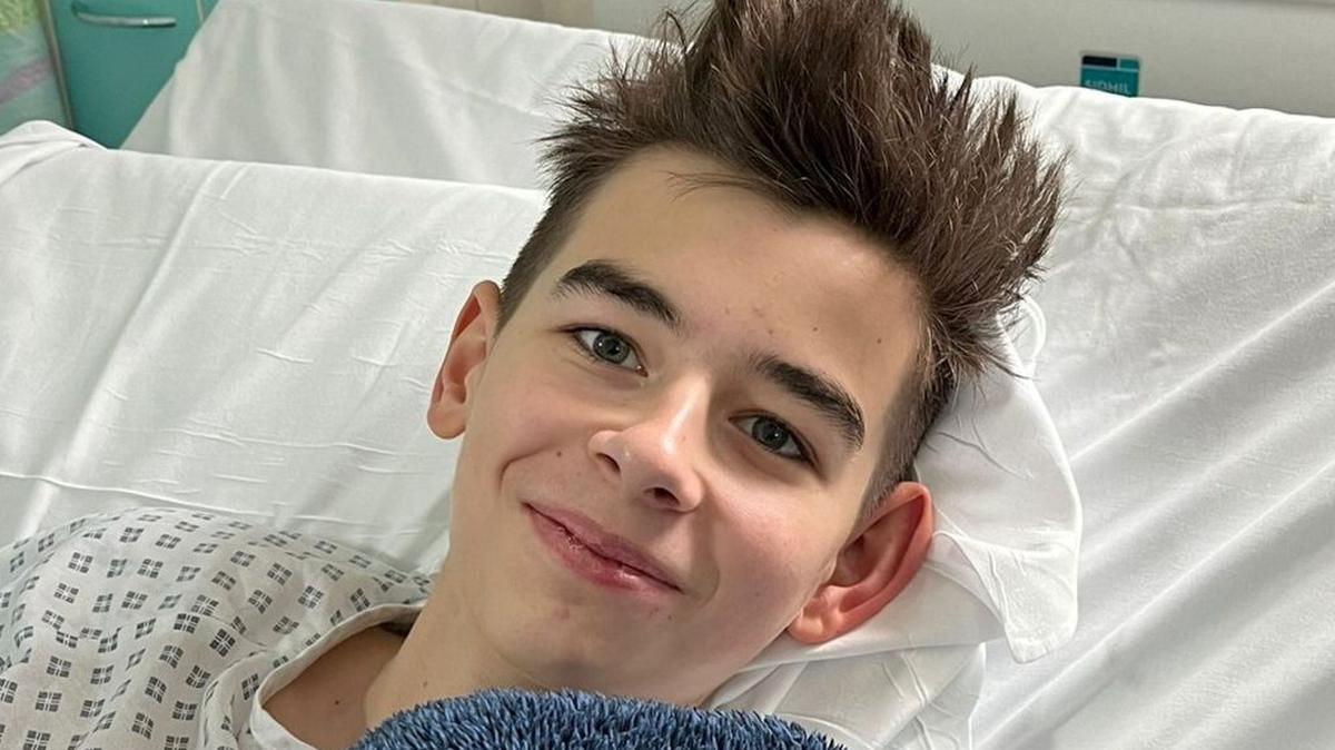 Alex Costa-Veiga, 16, before surgery to fit shunt. (Brain Tumour Research via SWNS). 