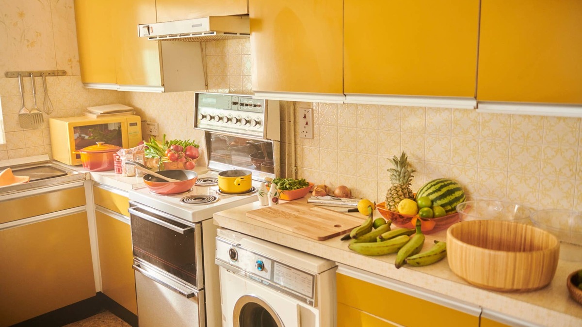 8 Kitchen Gadgets Every 90s Mom Had On Her Counter (That Actually Worked Better)