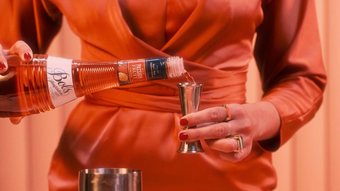 Holland America Line enhances signature Orange Party with new cocktails 
