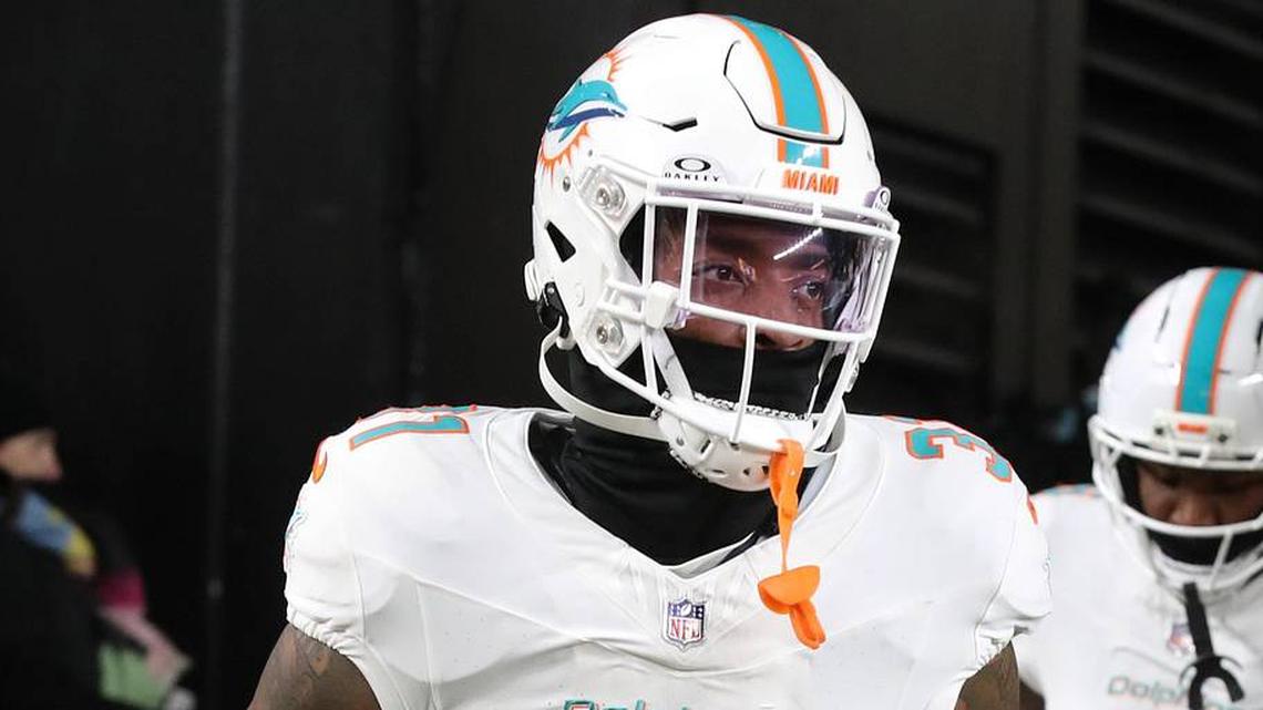 Dolphins Saturday Mailbag: What Are Fair Expectations for Wright, Gordon?