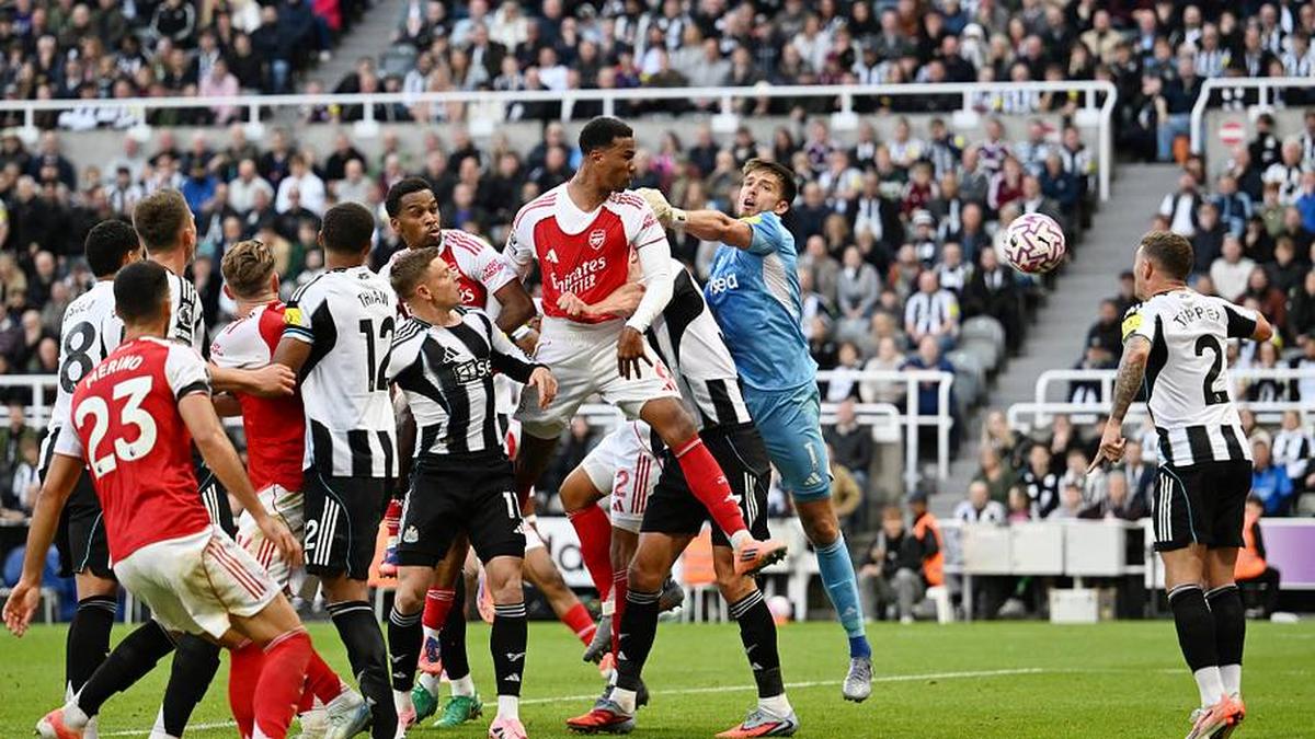  Gabriel (center) responds quickly to mistakes. | David Price/Arsenal FC/Getty Images 