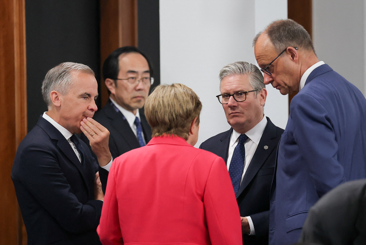 Managing Director of the International Monetary Fund (IMF) Kristalina Georgieva, British Prime Minister Keir Starmer, Canadian Prime Minister Mark Carney and German Chancellor Friedrich Merz talk as they arrive for a working session with  G7 leaders and outreach partners on promoting economic growth, during the G7 Summit in Evian-les-Bains, France, June 17, 2026. REUTERS/Christian Hartmann