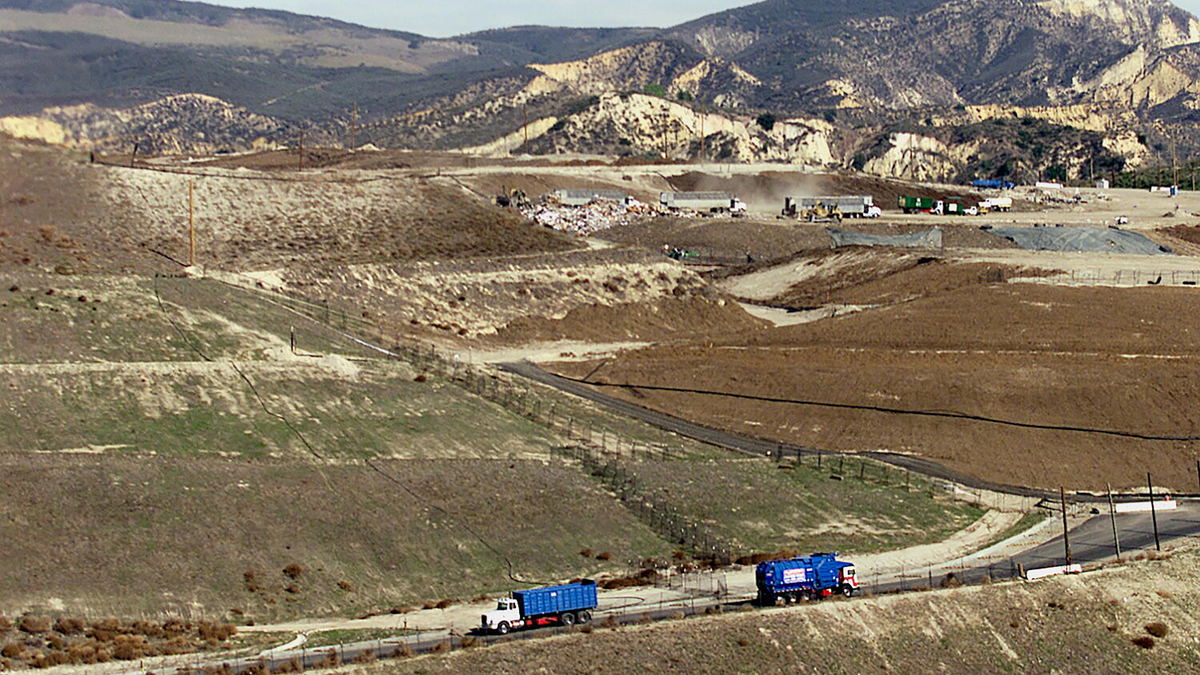 Simi Valley landfill gets rotting food from LA warehouse fire, raising foul odor complaints from neighbors