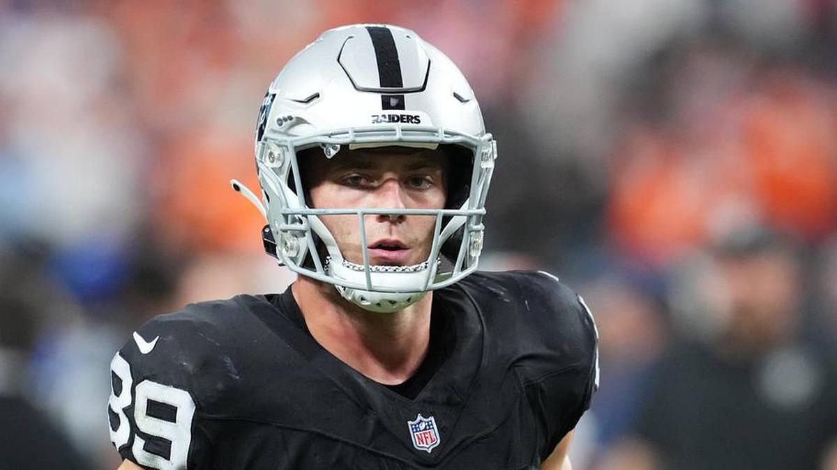  Dec 7, 2025; Paradise, Nevada, USA; Las Vegas Raiders tight end Brock Bowers (89) leaves the field following a game against the Denver Broncos at Allegiant Stadium. Mandatory Credit: Stephen R. Sylvanie-Imagn Images | Stephen R. Sylvanie-Imagn Images 