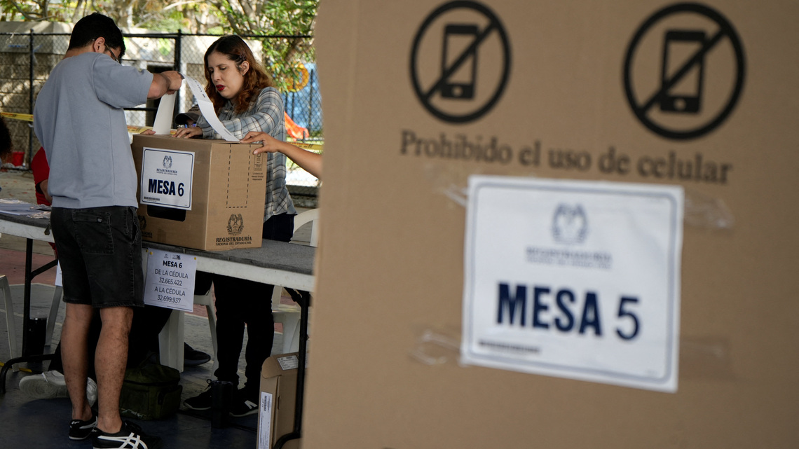 Empresario derechista De La Espriella se perfila como nuevo presidente de Colombia en reñida segunda vuelta 