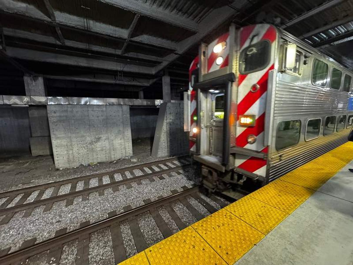  CTA ‘L' train arrives just under McCormick Place in downtown Chicago as we prepare to ride back to the hotel after the tournament. Photo credit: Emily Molina 