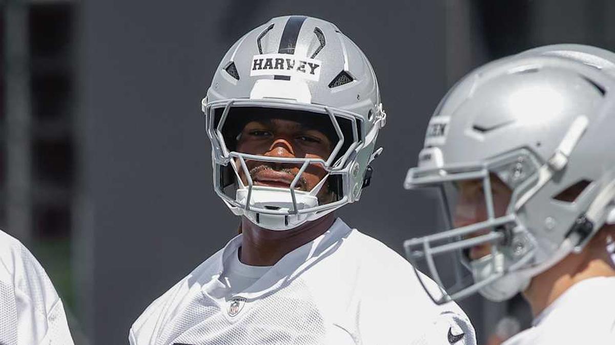  Jahfari Harvey | Darrell Craig Harris, On SI 
