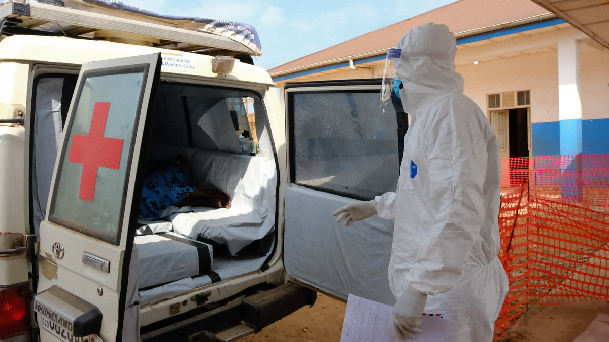 An ambulance transports a patient accompanied by a doctor wearing personal protective equipment (PPE) to the Ebola Virus Disease Treatment Center, one month after cases were confirmed in Bunia, eastern Democratic Republic of Congo, June 15, 2026. REUTERS/Gradel Muyisa Mumbere