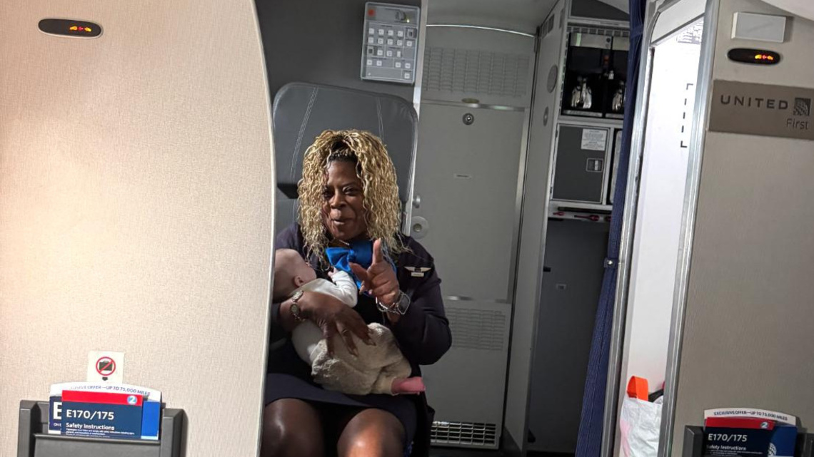 Flight attendant catches baby before it fell off tired mother's lap 