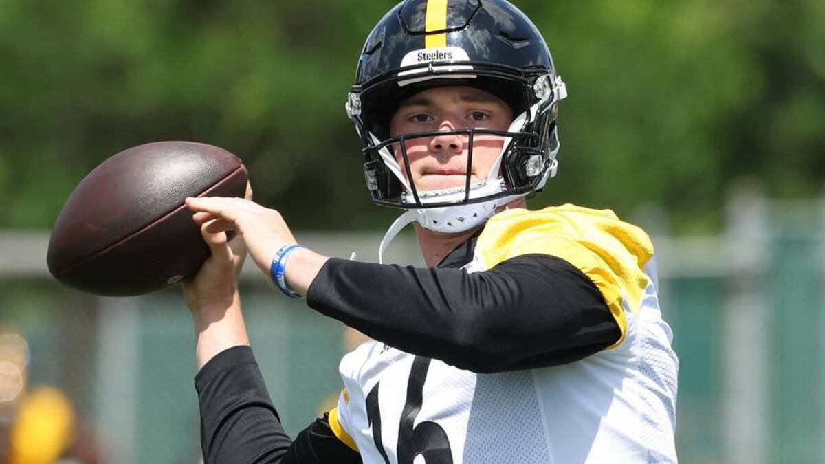  May 28, 2026; Pittsburgh, PA, USA; Pittsburgh Steelers quarterback Drew Allar (16) participates in OTA drills at the UPMC Rooney Sports Complex. Mandatory Credit: Charles LeClaire-Imagn Images | Charles LeClaire-Imagn Images 
