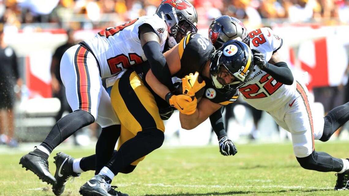 Aaron Rodgers delivers another comeback as Steelers beat Bucs in OT 