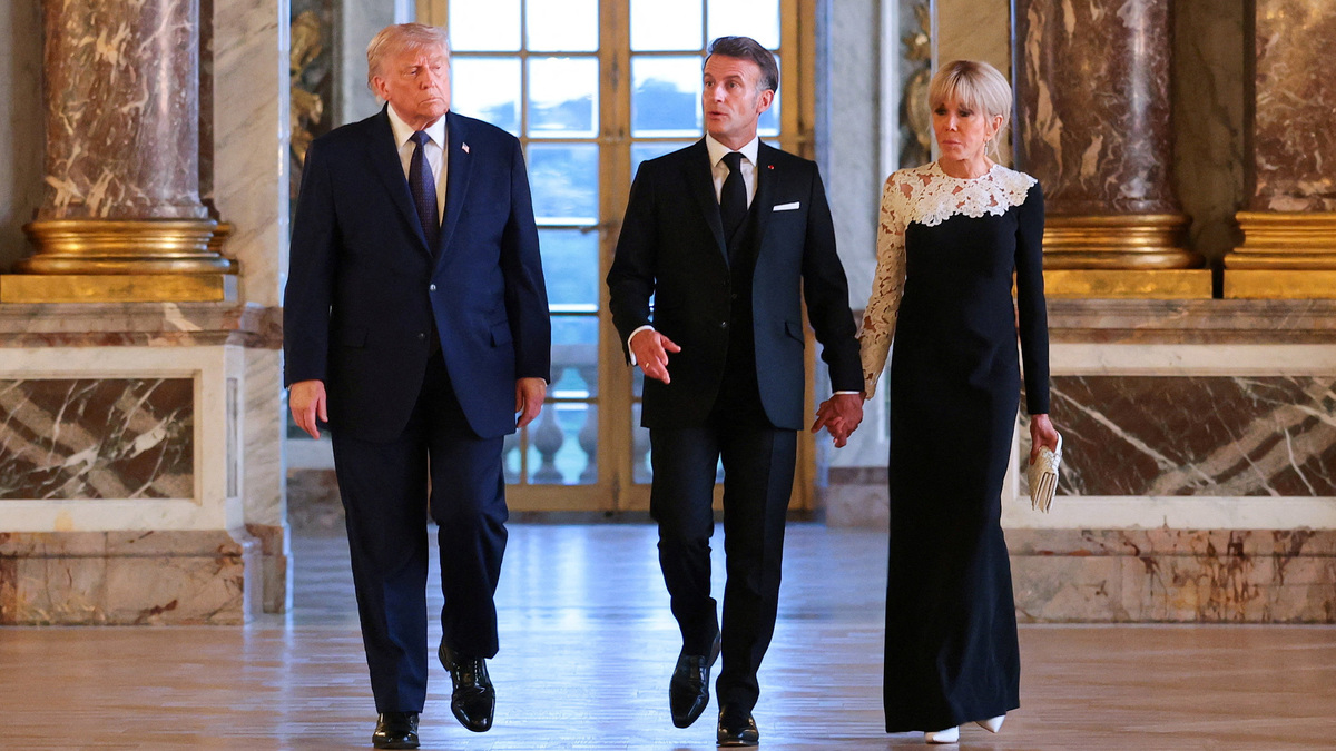 U.S. President Donald Trump receives a tour of Chateau de Versailles from President of France Emmanuel Macron and his wife Brigitte Macron ahead of a dinner, France, June 17, 2026. Anna Moneymaker/Pool via REUTERS