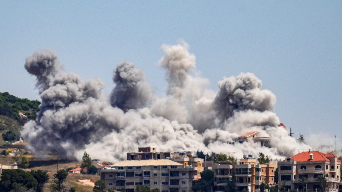 Smoke billows from southern Lebanon, following Israeli strikes, as seen from Nabatieh, Lebanon, June 3, 2026. REUTERS/Stringer