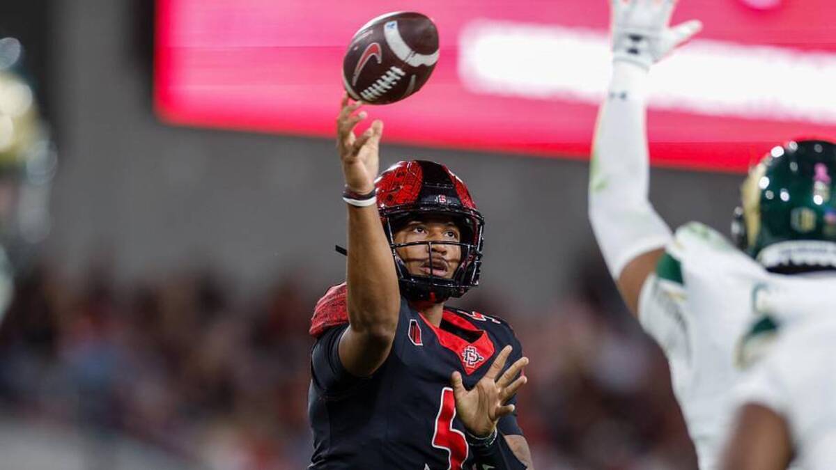  Oct 3, 2025; San Diego, California, USA; San Diego State Aztecs quarterback Bert Emanuel Jr. (5). | David Frerker-Imagn Images 