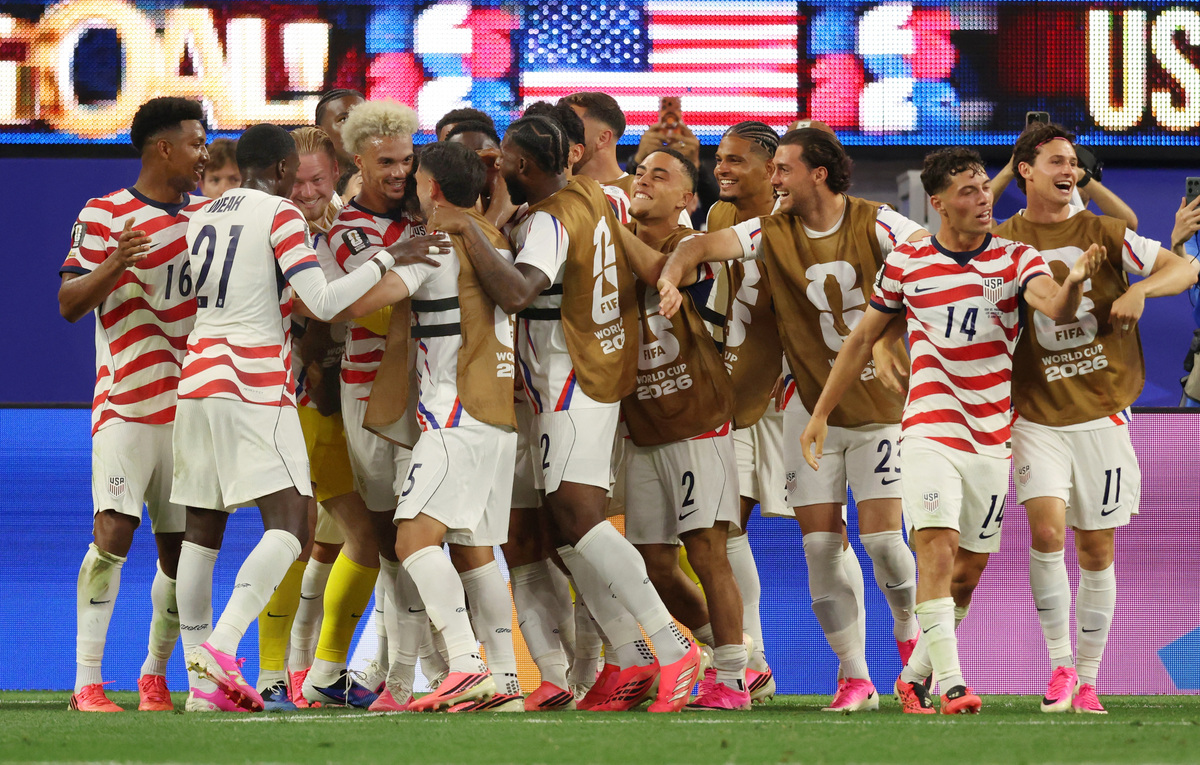 Soccer Football - FIFA World Cup 2026 - Group D - United States v Paraguay - Los Angeles Stadium, Inglewood, California, U.S. - June 12, 2026 Giovanni Reyna of the U.S. celebrates scoring their fourth goal with teammates IMAGN IMAGES via Reuters/Kiyoshi Mio