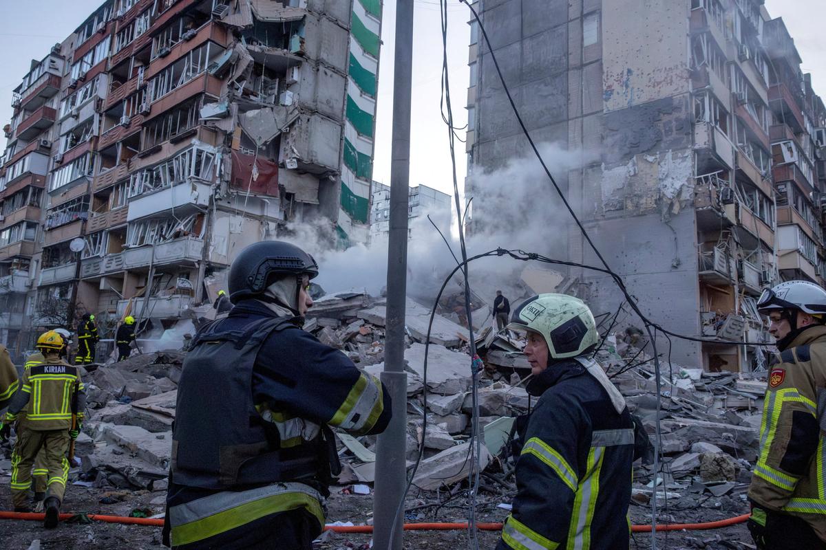 Rescuers work at the site of an apartment building that was damaged and partially collapsed during Russian missile and drone strikes, amid Russia's attack on Ukraine, in Kyiv, Ukraine May 14, 2026. REUTERS/Thomas Peter        TPX IMAGES OF THE DAY