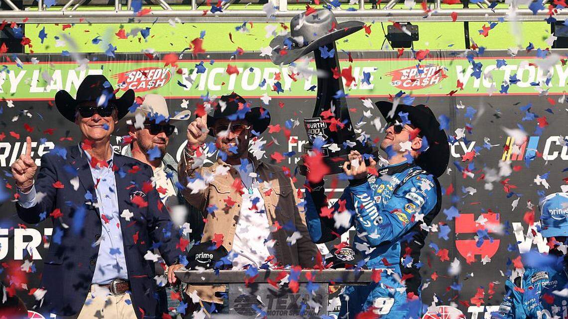 Elliott nips Hamlin in Texas for second win of '26
