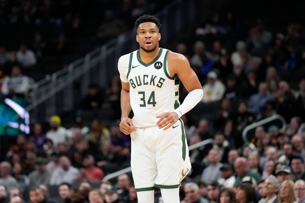  Milwaukee Bucks forward Giannis Antetokounmpo (34) Jeff Hanisch-Imagn Images