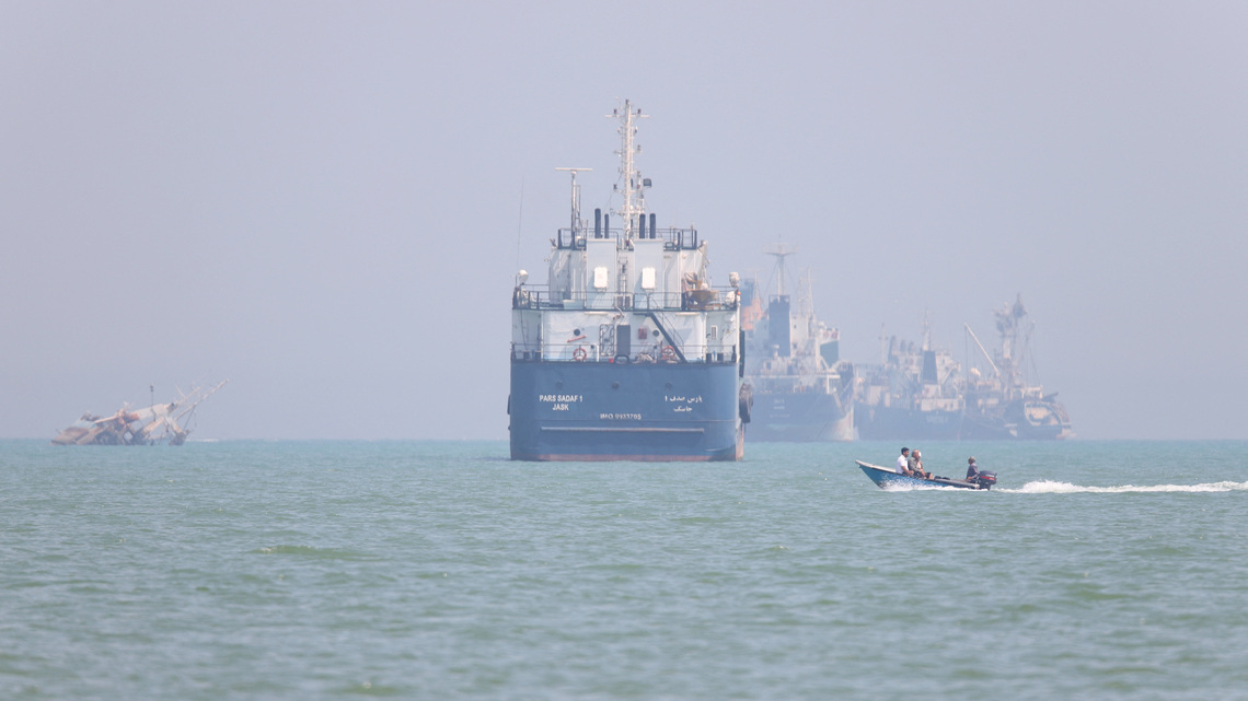 Global shippers cautious on Hormuz transit despite US-Iran deal