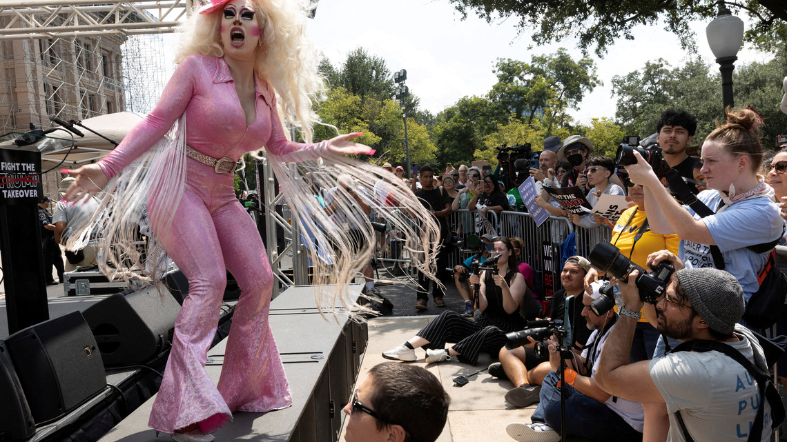 US judge again blocks Texas law targeting drag acts as unconstitutional 