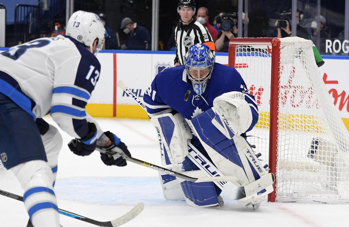  Frederik Andersen faced far more shots per game with the Toronto Maple Leafs than he is with the Carolina Hurricanes. (Dan Hamilton-USA TODAY Sports) 
