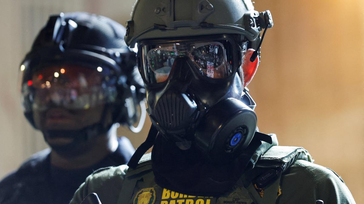 FILE PHOTO: A Border Patrol agent stands guard as people gather outside the U.S. Immigration and Customs Enforcement (ICE) facility, after a "No Kings" protest against U.S. President Donald Trump's administration policies, in Portland, Oregon, March 28, 2026. REUTERS/John Rudoff/File Photo