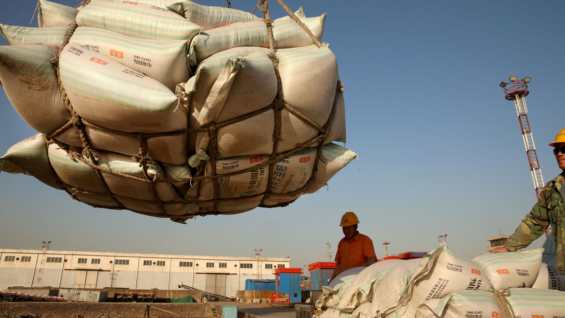 Ahead of Xi's US visit, China's soybean crushers face high costs, weak margins 