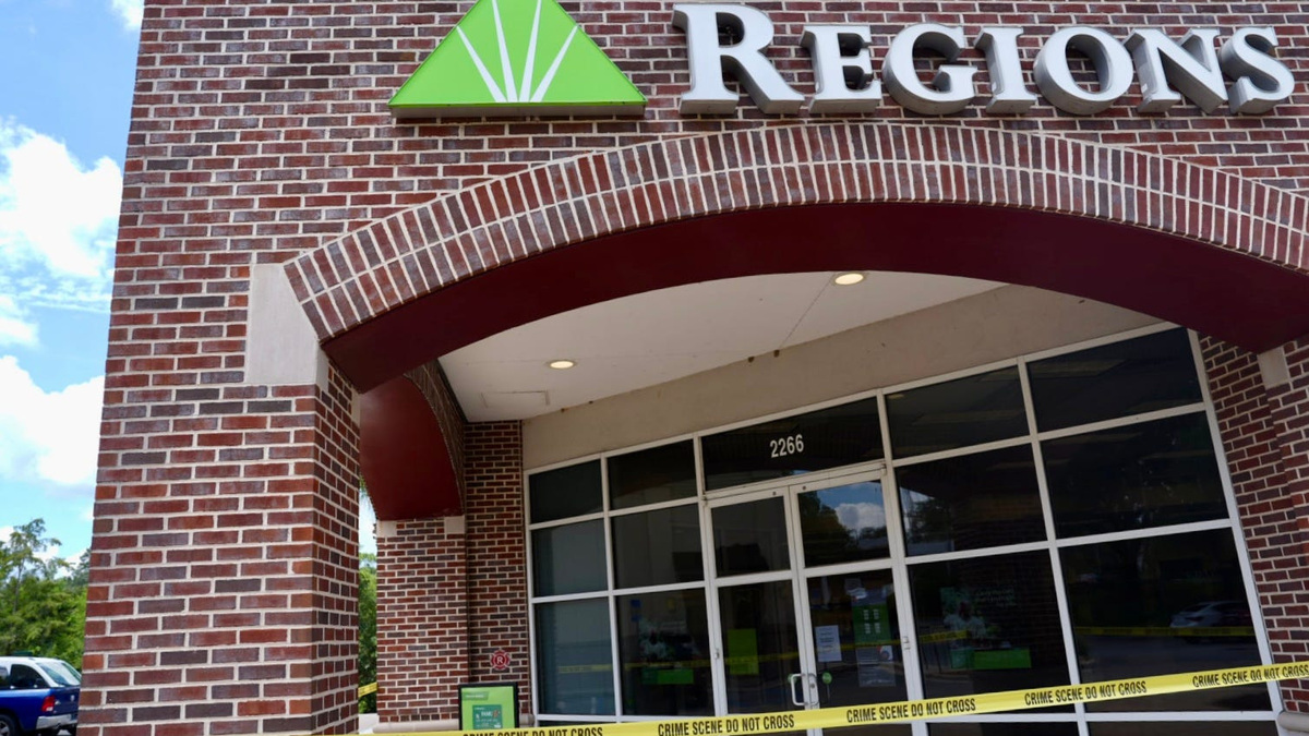 The Tallahassee Police Department responded to an active call at a Regions Bank located on North Monroe for a robbery on Monday, June 22, 2026. Just shortly after noon police were not on the scene, but crime scene tape was still blocking the entrance of the bank.