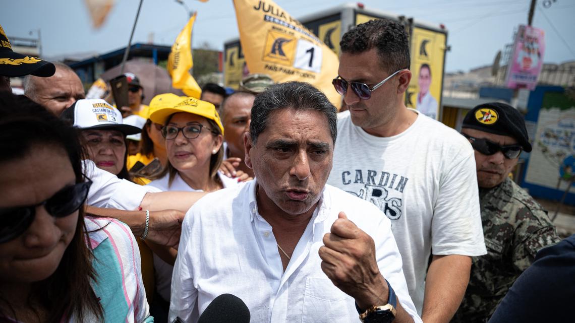 Peru's presidential front-runners shift with election days away