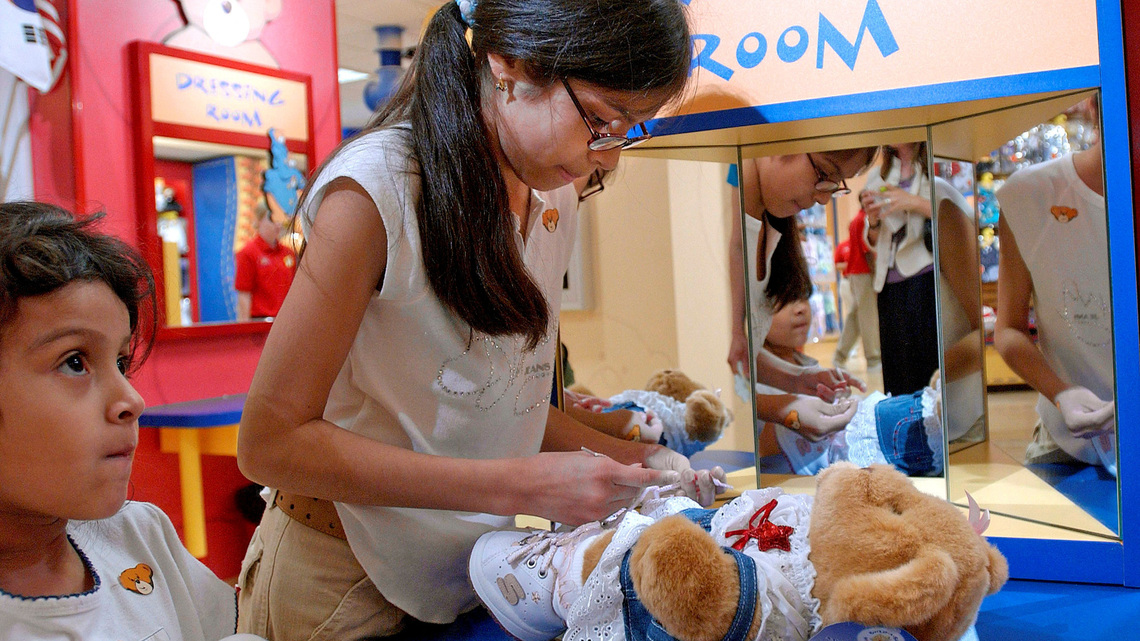 Build-A-Bear shares drop most ever on weak annual revenue outlook