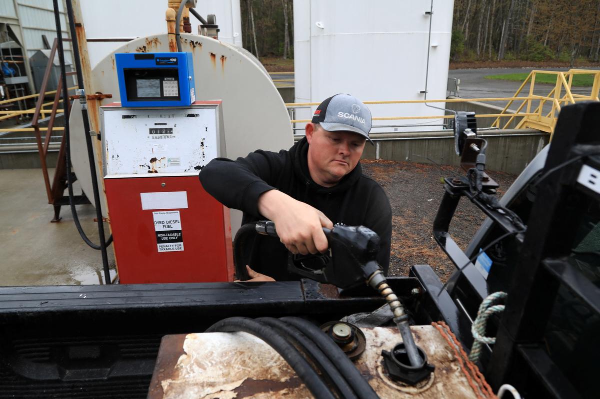 Chris Welch, Lobsterman, fills up his truck with diesel fuel for his boat in Kennebunk, Maine, U.S., May 13, 2026.  REUTERS/Lauren Owens Lambert
