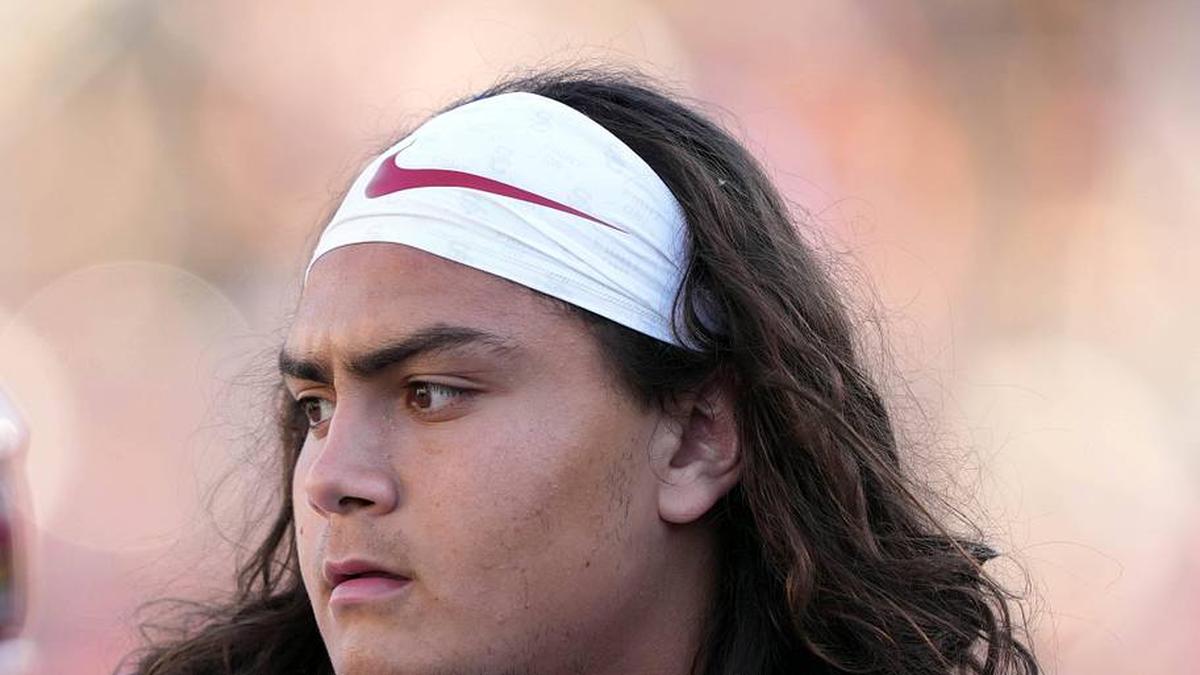  Oct 28, 2023; Berkeley, California, USA; USC Trojans offensive lineman Elijah Paige (72) during halftime against the California Golden Bears at California Memorial Stadium. Mandatory Credit: Darren Yamashita-Imagn Images | Darren Yamashita-Imagn Images 