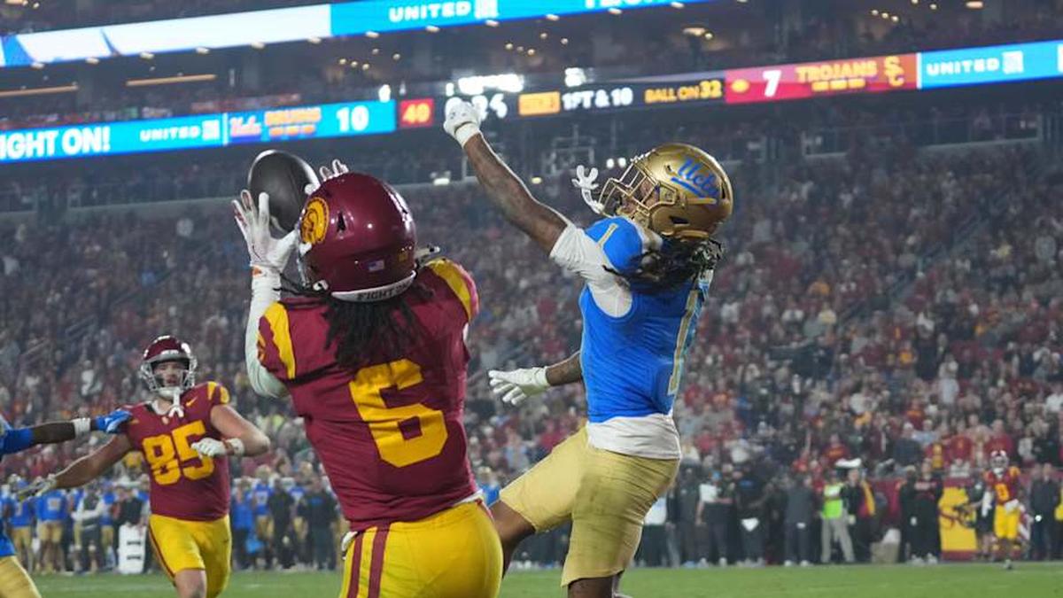 Nov 29, 2025; Los Angeles, California, USA; Southern California Trojans wide receiver Makai Lemon (6) catches a 32-yard touchdown pass against UCLA Bruins defensive back Kanye Clark (1) in the second half at United Airlines Field at Los Angeles Memorial Coliseum. Mandatory Credit: Kirby Lee-Imagn Images | Kirby Lee-Imagn Images 