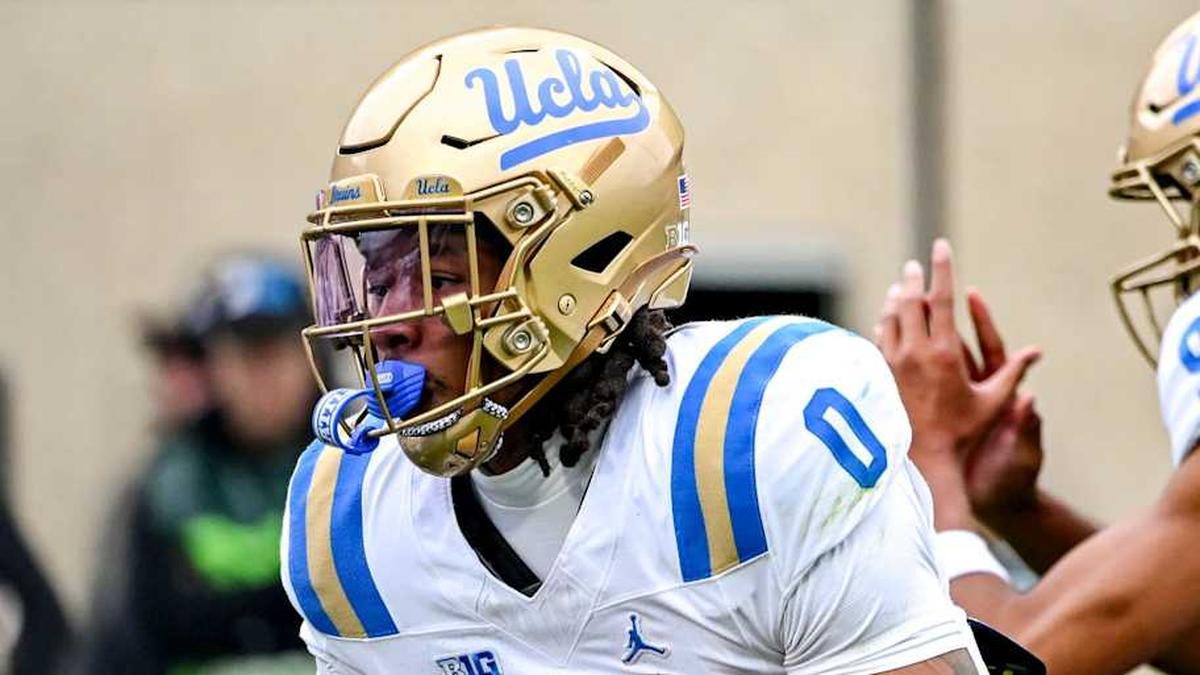  UCLA's Jalen Berger runs the ball against Michigan State during the third quarter on Saturday, Oct. 11, 2025, at Spartan Stadium in East Lansing. | Nick King/Lansing State Journal / USA TODAY NETWORK via Imagn Images 