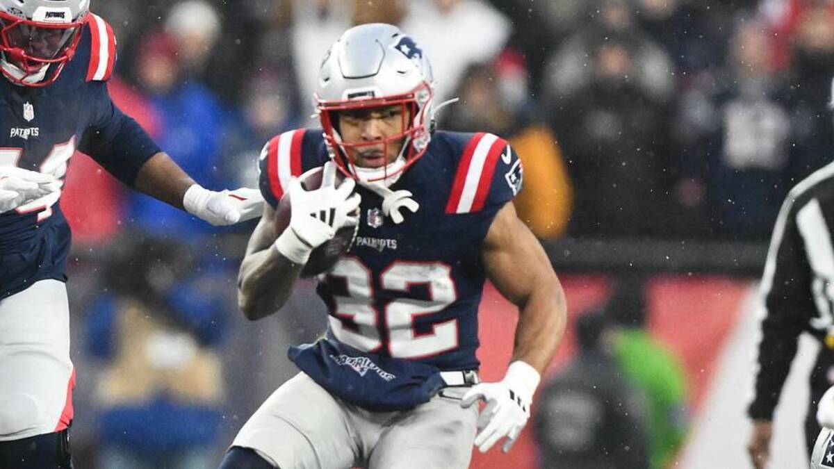  Jan 18, 2026; Foxborough, MA, USA; New England Patriots running back TreVeyon Henderson (32) runs with the ball in the second quarter against the Houston Texans in an AFC Divisional Round game at Gillette Stadium. Mandatory Credit: Brian Fluharty-Imagn Images | Brian Fluharty-Imagn Images 