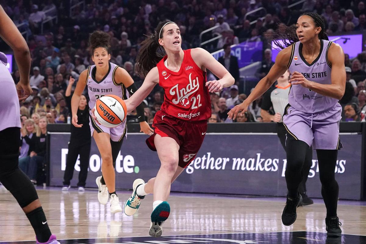 Indiana Fever guard Caitlin Clark (22) dribbles past Golden State Valkyries guard Veronica Burton. David Gonzales-Imagn Images