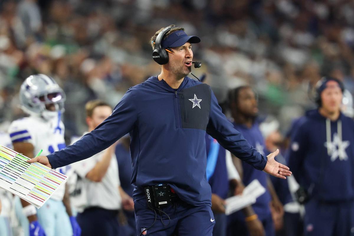  Nov 23, 2025; Arlington, Texas, USA; Dallas Cowboys head coach Brian Schottenheimer reacts during the third quarter against the Philadelphia Eagles at AT&T Stadium. Mandatory Credit: Kevin Jairaj-Imagn Images 