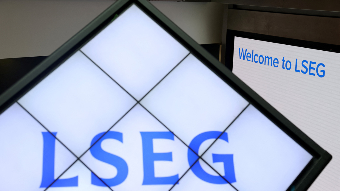 London's FTSE 100 retreats as financials weigh; Airtel Africa tumbles