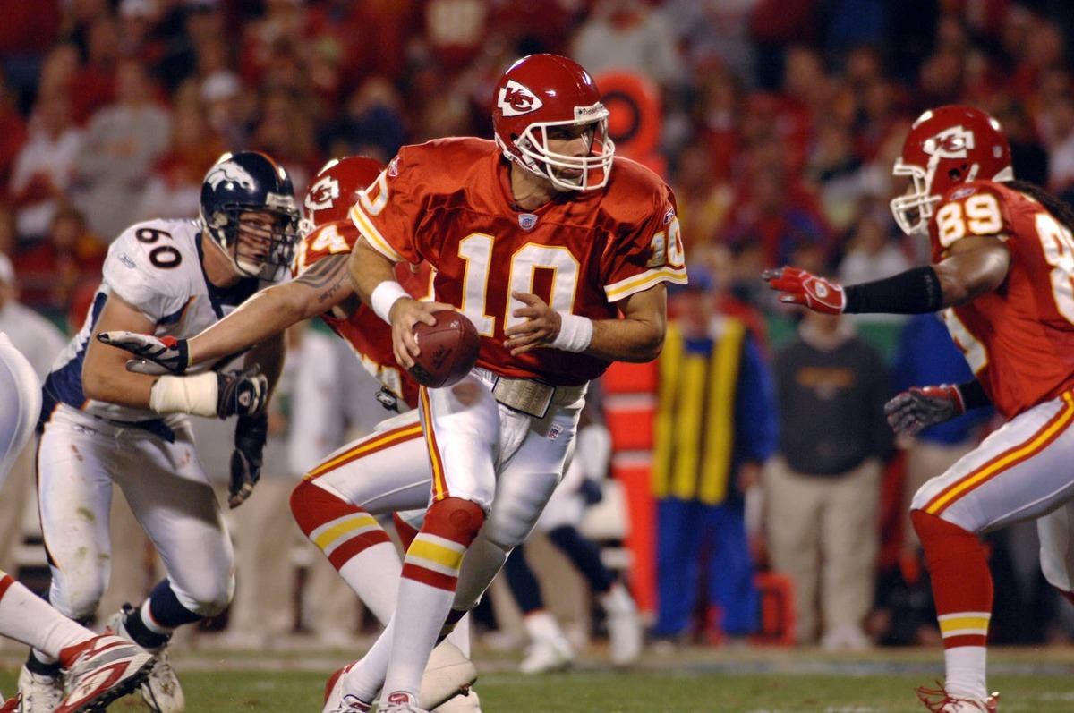  Kansas City Chiefs quarterback Trent Green drops back to hand off against the Denver Broncos at Arrowhead Stadium. Denny Medley - USA TODAY Sports